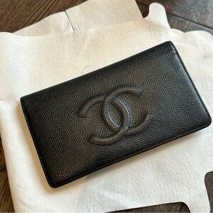 CHANEL
Black Caviar Leather Timeless CC L Yen Wallet